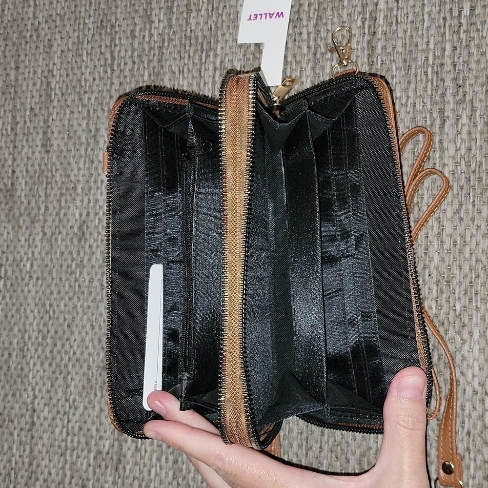 Women's brown Faux Leather Double Zip wallet clutch W/ crossbody strap NEW! - Picture 4 of 7